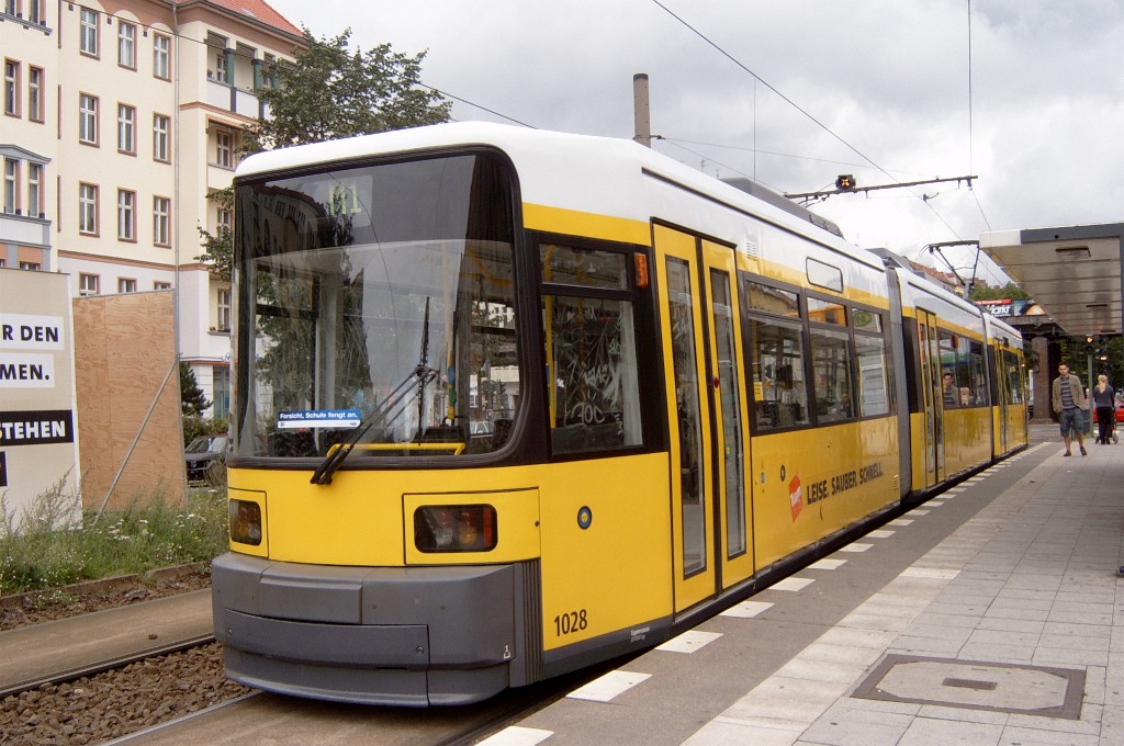 http://www.tram-plauen.de/Berlin/20050813/1028-Schoenhauser-Allee-Bornholmer-Strasse-13.08.05-(2).jpg